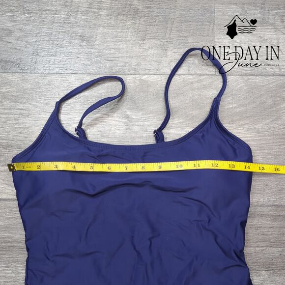 Adisputent Moderate One Piece Swimsuit Size M - Picture 2 of 4